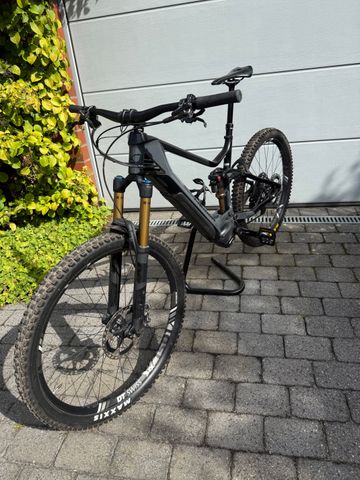 Merida eONE-SIXTY 9000 2021 2021 Mountainbike usato, Grigio chiaro — immagine 2 di 4