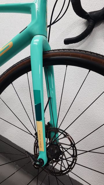Used Focus MARES 9.9 2022 2022 Road & Gravel, Green — image 6 of 10