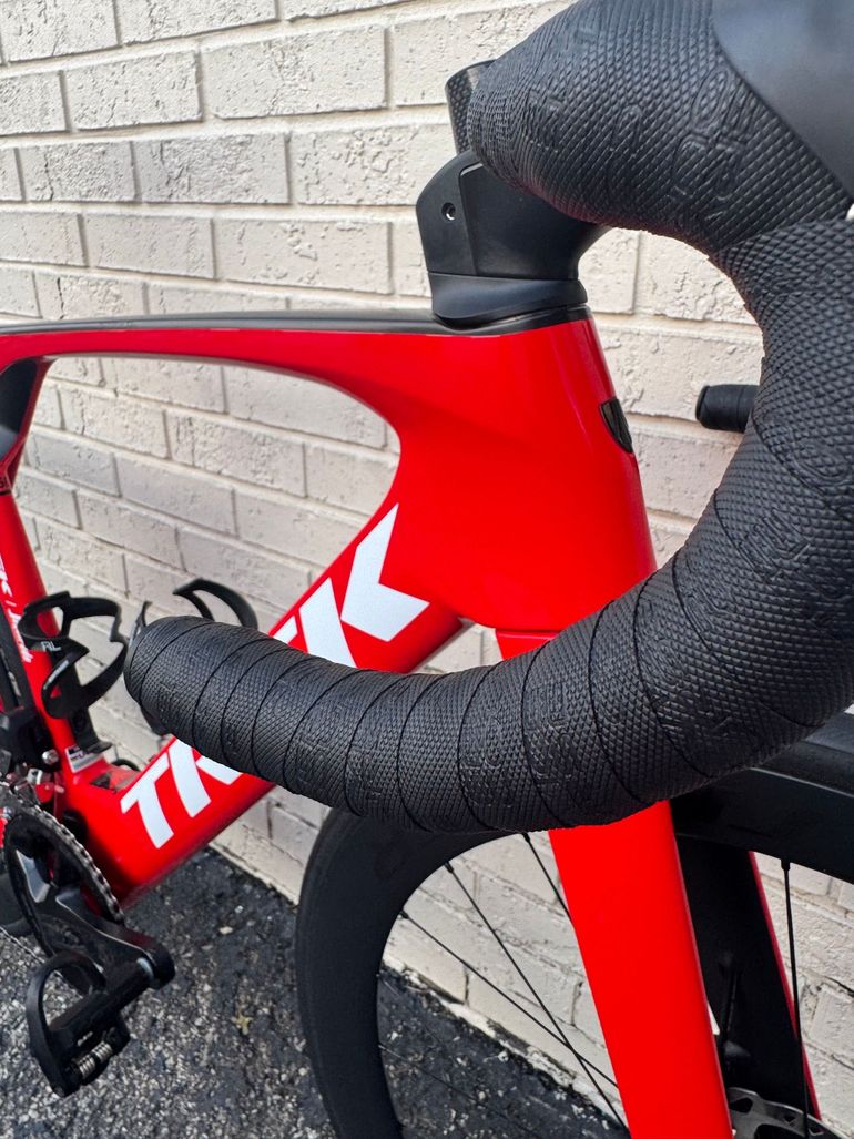 Used Trek Madone SLR 6 Gen 7 2023 2023 Road & Gravel, Red — image 5 of 25