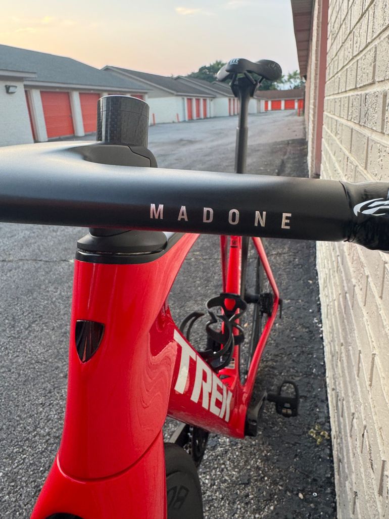 Used Trek Madone SLR 6 Gen 7 2023 2023 Road & Gravel, Red — image 4 of 25