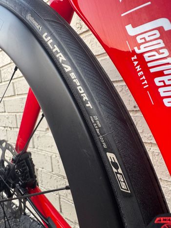 Used Trek Madone SLR 6 Gen 7 2023 2023 Road & Gravel, Red — image 12 of 25
