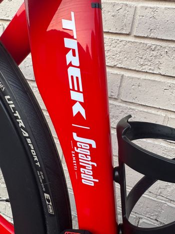 Used Trek Madone SLR 6 Gen 7 2023 2023 Road & Gravel, Red — image 11 of 25