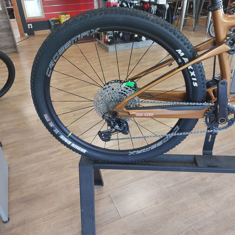 Used Lapierre XRM 8.9 2023 2023 Mountainbike, Orange, 29 — image 4 of 11