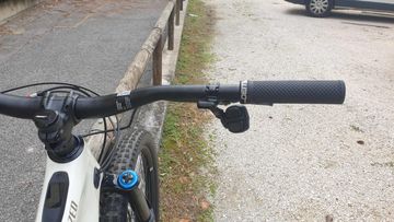 Gebrauchtes Specialized Expert Carbon 2023 Mountainbike, Weiß — Bild 3 von 10