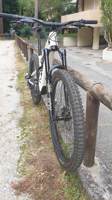 Gebrauchtes Specialized Expert Carbon 2023 Mountainbike, Weiß — Bild 2 von 10