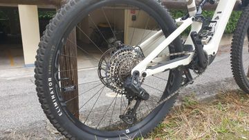 Gebrauchtes Specialized Expert Carbon 2023 Mountainbike, Weiß — Bild 4 von 10