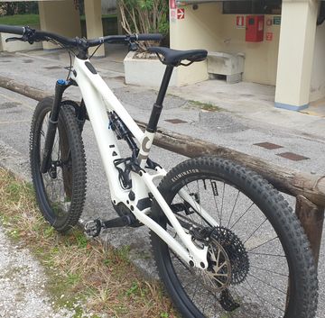 Gebrauchtes Specialized Expert Carbon 2023 Mountainbike, Weiß — Bild 9 von 10