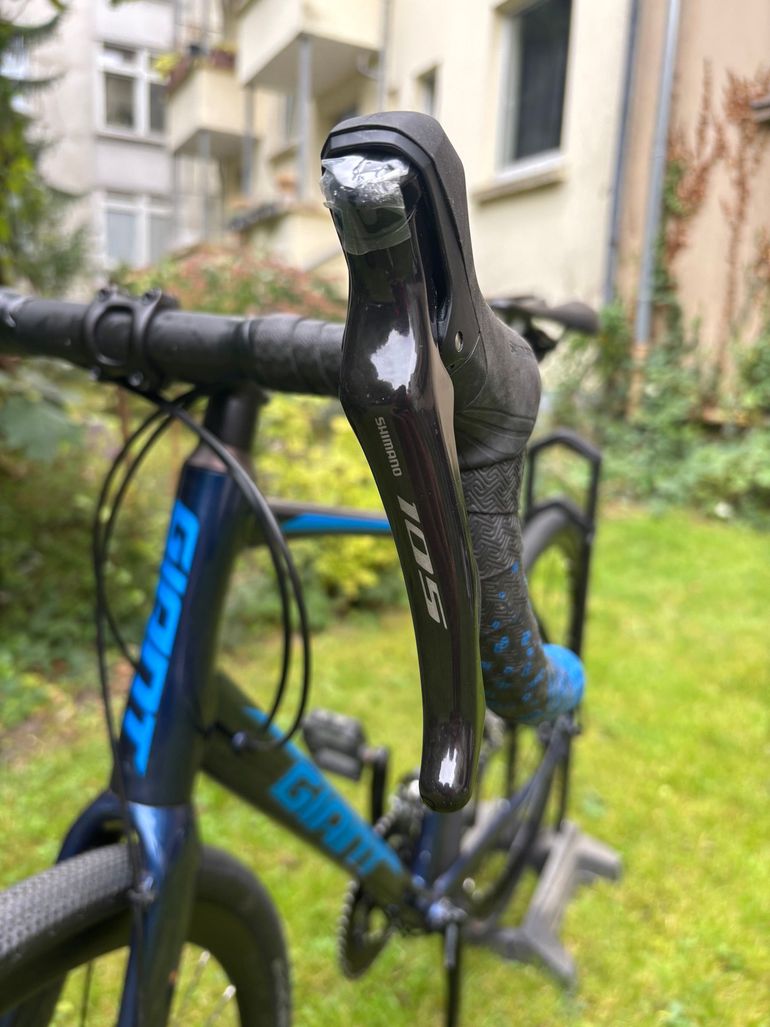 Used Giant FastRoad SL 2020 Road & Gravel, Blue — image 8 of 9