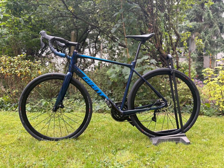 Used Giant FastRoad SL 2020 Road & Gravel, Blue — image 2 of 9