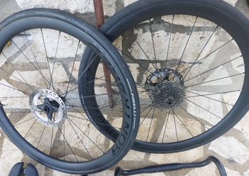 Used Trek Madone Shimano Ultegra Di2 2024 Road & Gravel, Red — image 8 of 12