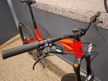Mondraker FOXY R 2022 2022 Mountainbike de segunda mano, Rojo — imagen 5 de 6