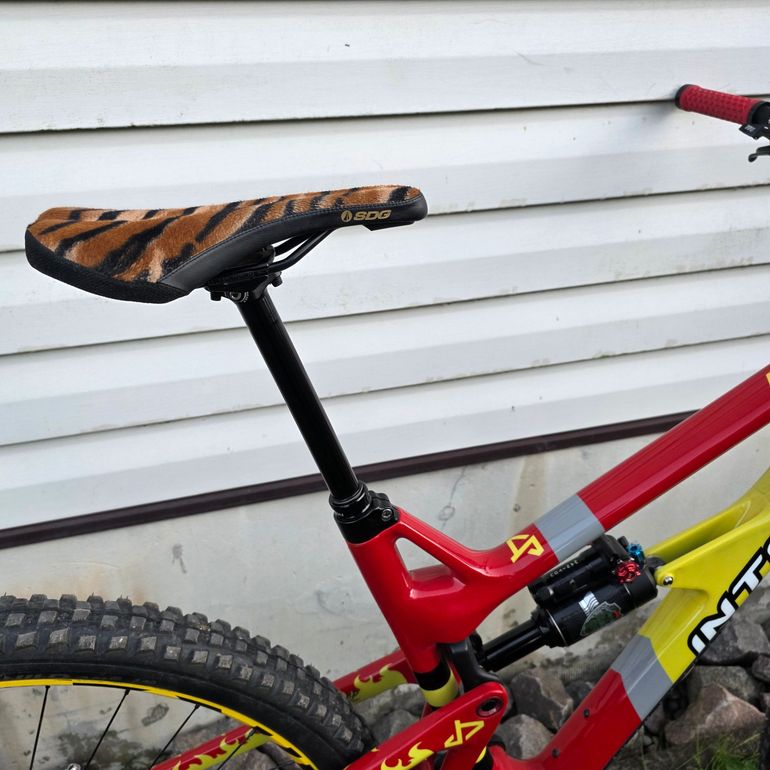 Used Intense Primer Microshift AdventX 2024 Mountainbike, Red — image 8 of 11