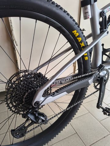 Used Santa Cruz Blur SRAM NX Eagle 2025 Mountainbike, Light Gray, 29 — image 3 of 7