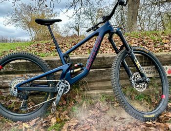 Used Santa Cruz Nomad 2024 Mountainbike, Blue, Mixed — image 1 of 18