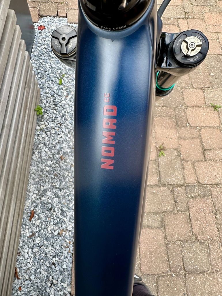 Used Santa Cruz Nomad 2024 Mountainbike, Blue, Mixed — image 11 of 18