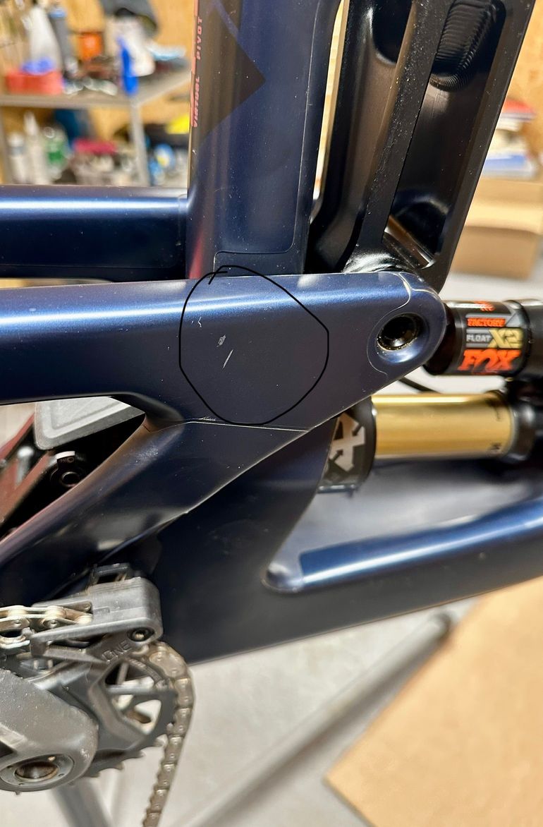 Used Santa Cruz Nomad 2024 Mountainbike, Blue, Mixed — image 18 of 18