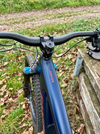 Used Santa Cruz Nomad 2024 Mountainbike, Blue, Mixed — image 7 of 18