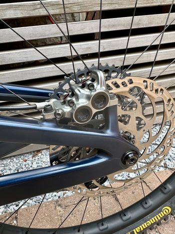 Used Santa Cruz Nomad 2024 Mountainbike, Blue, Mixed — image 14 of 18