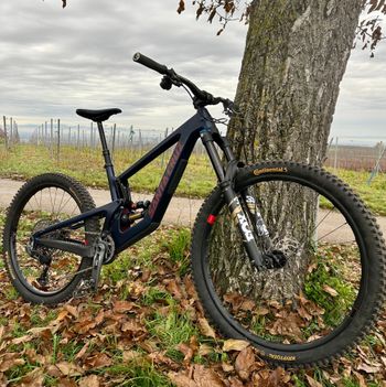 Used Santa Cruz Nomad 2024 Mountainbike, Blue, Mixed — image 3 of 18
