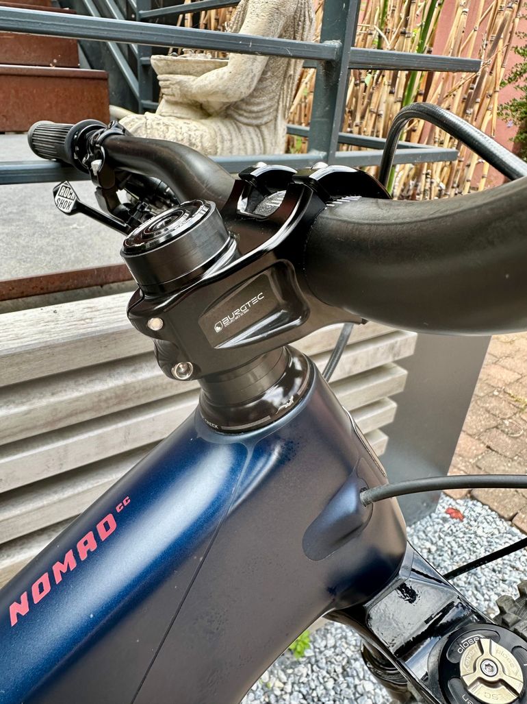 Used Santa Cruz Nomad 2024 Mountainbike, Blue, Mixed — image 10 of 18