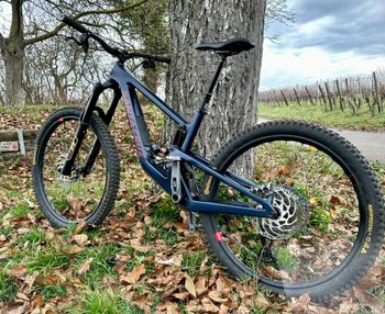 Used Santa Cruz Nomad 2024 Mountainbike, Blue, Mixed — image 2 of 18