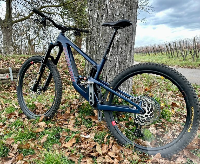 Used Santa Cruz Nomad 2024 Mountainbike, Blue, Mixed — image 2 of 18
