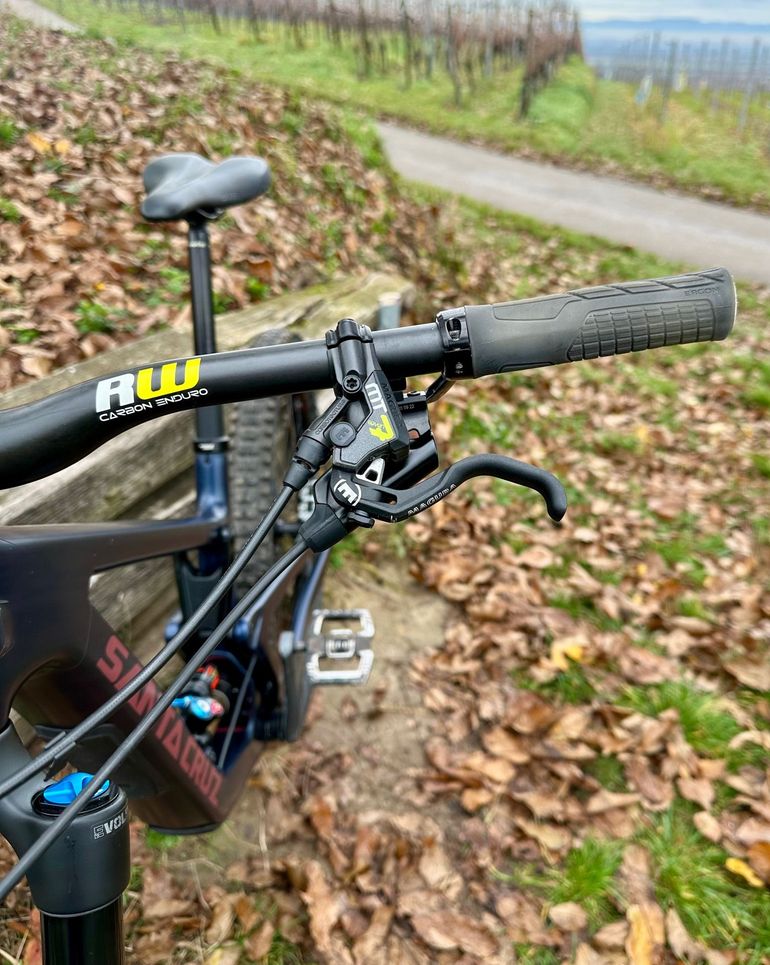 Used Santa Cruz Nomad 2024 Mountainbike, Blue, Mixed — image 9 of 18