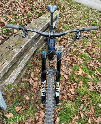 Used Santa Cruz Nomad 2024 Mountainbike, Blue, Mixed — image 6 of 18