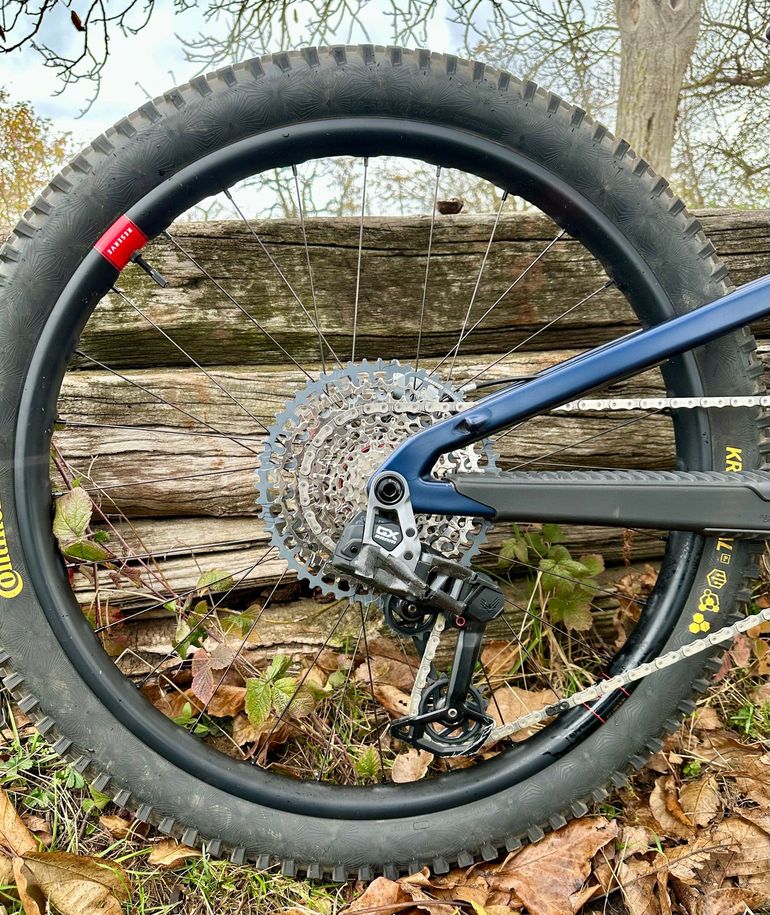 Used Santa Cruz Nomad 2024 Mountainbike, Blue, Mixed — image 15 of 18