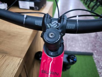 Gebrauchtes UNNO BURN Elite 2024 2024 Mountainbike, Schwarz, 29, 27.5 — Bild 8 von 12