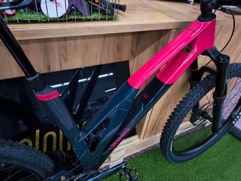 Tweedehands UNNO BURN Elite 2024 2024 Mountainbike — afbeelding 7 van 12