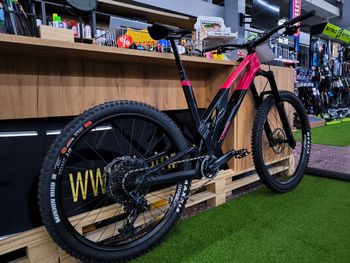 Tweedehands UNNO BURN Elite 2024 2024 Mountainbike — afbeelding 11 van 12