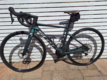 Used Scott Addict 20 2022 2022 Road & Gravel, Green — image 1 of 12
