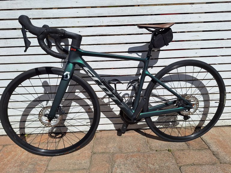 Used Scott Addict 20 2022 2022 Road & Gravel, Green — image 1 of 12