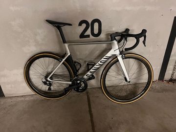 Tweedehands Canyon Aeroad CF SL 8.0 2019 Road & Gravel — afbeelding 1 van 3