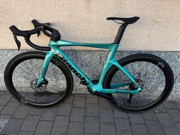 Bianchi Oltre Shimano 105 Di2 2024 Road & Gravel usato, Verde — immagine 2 di 4