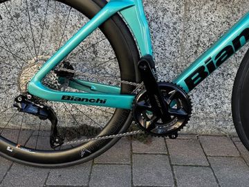 Bianchi Oltre Shimano 105 Di2 2024 Road & Gravel usato, Verde — immagine 3 di 4