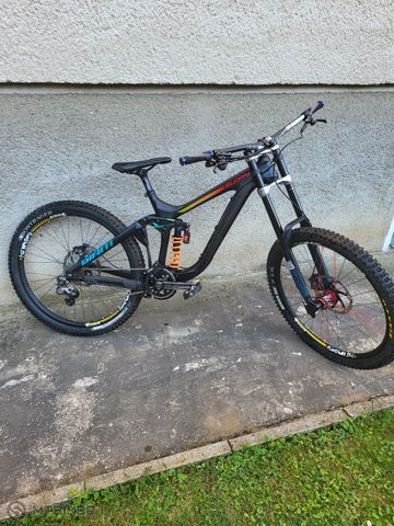 Used Giant Glory Shimano Saint 2018 Mountainbike, Black — image 2 of 4