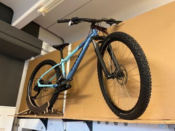 Used Stevens Tonga 2024 2024 Mountainbike, Blue, 27.5 — image 3 of 5