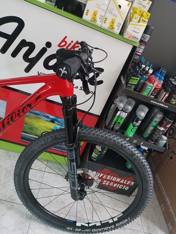 Used Wilier URTA MAX SL 2025 Mountainbike, Red — image 3 of 6