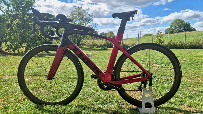 Used Trek Madone Shimano Dura Ace Di2 2019 Road & Gravel, Red — image 2 of 6