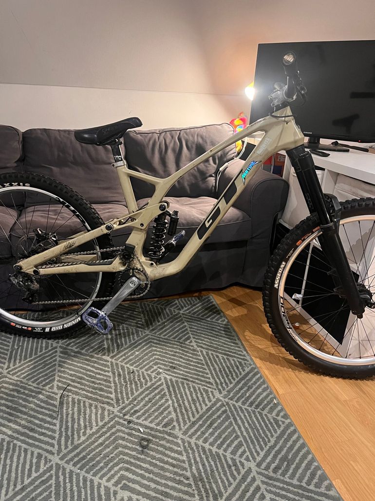 Used Malaguti Force Carbon Elite 2024 Mountainbike, Light Gray — image 2 of 3