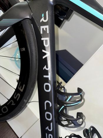 Brugt Bianchi Oltre RC Durace Di2 2024 2024 Road & Gravel — billede 5 af 6
