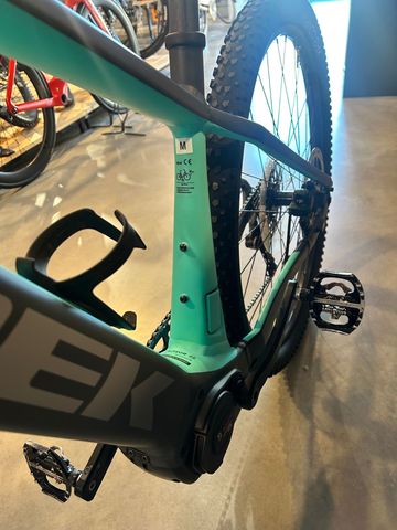 Brugt Trek Powerfly 4 625 Gen 3 2023 2023 Mountainbike — billede 9 af 9
