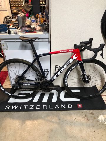 Używany Trek Domane SRAM Red eTap AXS 2023 Road & Gravel