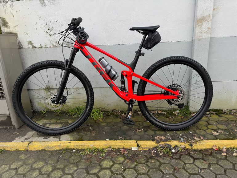 Used Trek Top Fuel 9.7 2020 2020 Mountainbike, Red, 29 — image 2 of 10