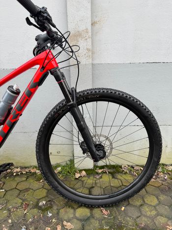 Used Trek Top Fuel 9.7 2020 2020 Mountainbike, Red, 29 — image 4 of 10