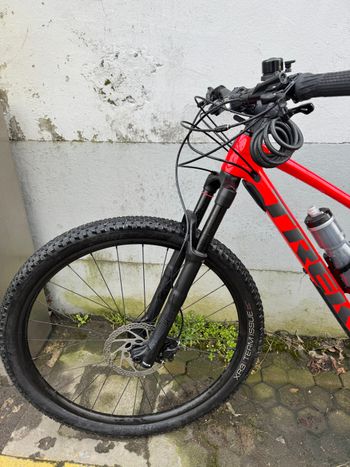 Used Trek Top Fuel 9.7 2020 2020 Mountainbike, Red, 29 — image 7 of 10