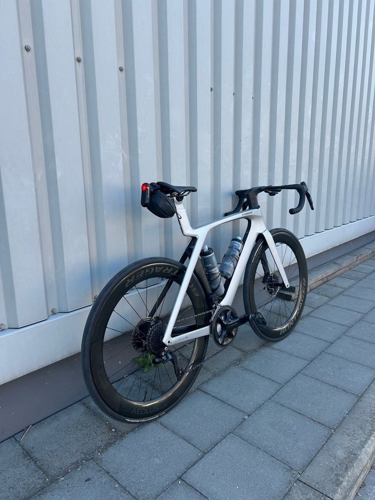 Used Trek Madone SLR 6 Gen 7 2023 2023 Road & Gravel, Hellgrau — image 2 of 5