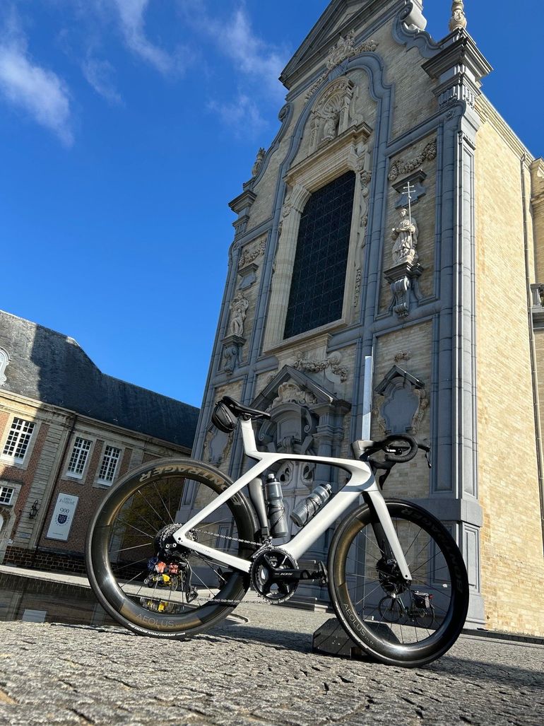 Used Trek Madone SLR 6 Gen 7 2023 2023 Road & Gravel, Hellgrau — image 4 of 5